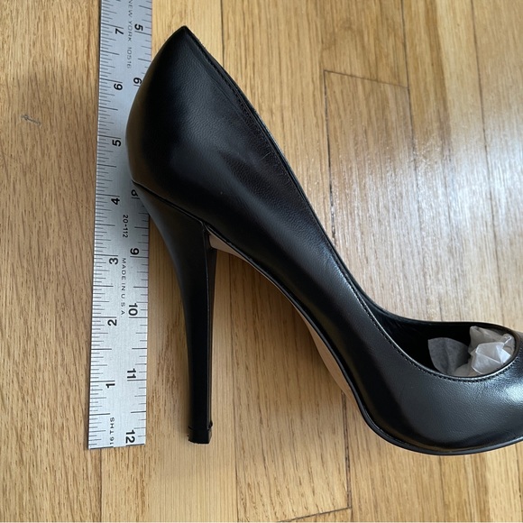 Mia Limited Edition Leather Black Venus Pumps in size 7 1/2M with box. - Picture 10 of 11